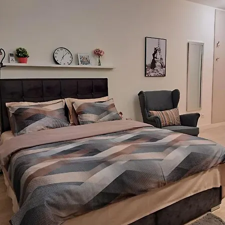 Waterfront Metropolitan 2 *