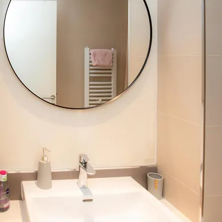 Waterfront Metropolitan 2 아파트